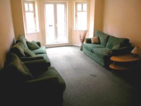 2 bedroom Flat to re...